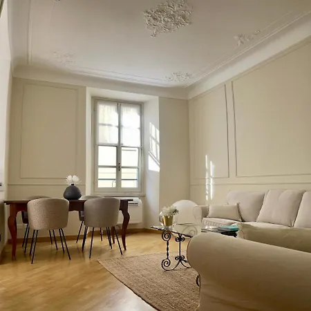 Charming - Downtown In The Pedestrian Area With 2 Double Bedrooms And 2 Complete Bathrooms A Spacious Living And Full Equipped Kitchen * Комо