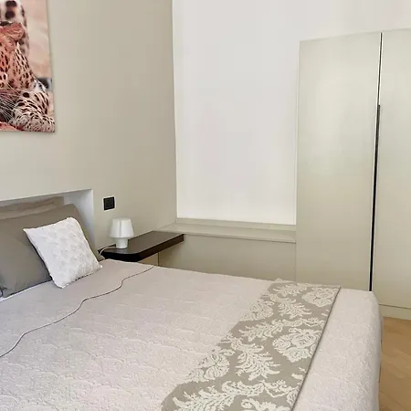 Charming - Downtown In The Pedestrian Area With 2 Double Bedrooms And 2 Complete Bathrooms A Spacious Living And Full Equipped Kitchen *