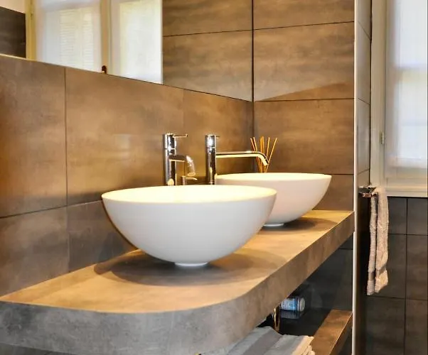아파트 Charming - Downtown In The Pedestrian Area With 2 Double Bedrooms And 2 Complete Bathrooms A Spacious Living And Full Equipped Kitchen *