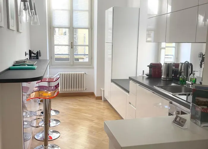 Charming - Downtown In The Pedestrian Area With 2 Double Bedrooms And 2 Complete Bathrooms A Spacious Living And Full Equipped Kitchen 아파트 코모