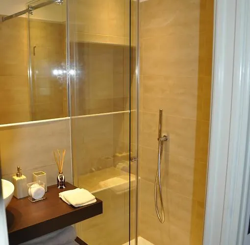 Charming - Downtown In The Pedestrian Area With 2 Double Bedrooms And 2 Complete Bathrooms A Spacious Living And Full Equipped Kitchen 아파트 코모