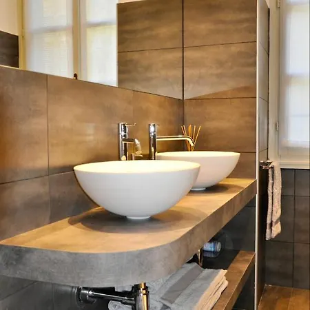 Appartement Charming - Downtown In The Pedestrian Area With 2 Double Bedrooms And 2 Complete Bathrooms A Spacious Living And Full Equipped Kitchen *