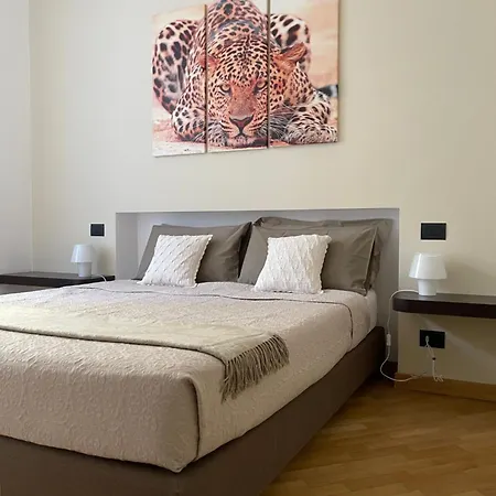 Charming - Downtown In The Pedestrian Area With 2 Double Bedrooms And 2 Complete Bathrooms A Spacious Living And Full Equipped Kitchen *