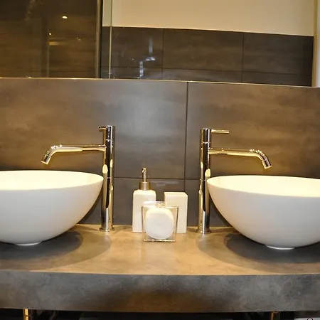 Appartement Charming - Downtown In The Pedestrian Area With 2 Double Bedrooms And 2 Complete Bathrooms A Spacious Living And Full Equipped Kitchen *